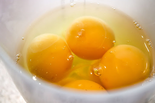 Trứng gà giúp làn da dưới cánh tay sáng mịn hơn